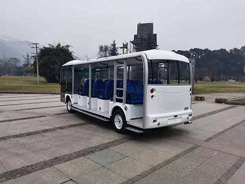 东莞市电动观光车_东莞新能源观光车开到肇庆 沿途吸引肇庆市民骑摩托车来